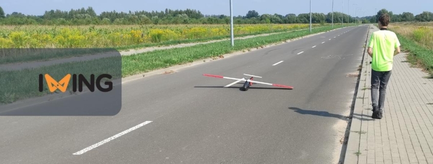 dron na drodze po wylądowaniu, sterowany przez pilota UAVO
