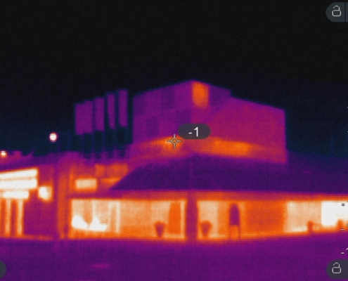 zdjęcie termowizyjne budynku komercyjnego